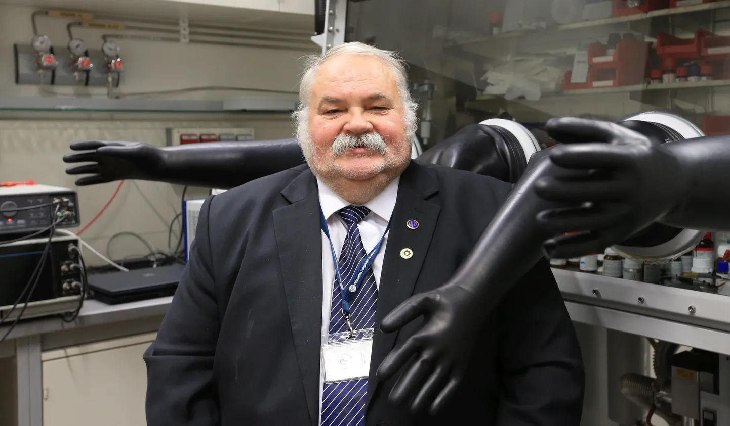03.11.2021, Tartu
TÜ keemiainstituudi füüsikalise keemia professor akadeemik Enn Lust
Foto Margus Ansu, Tartu Postimees