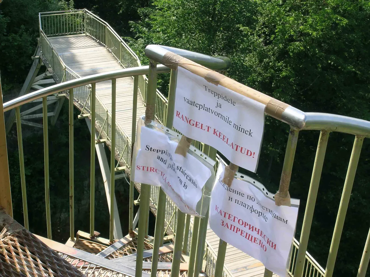 Valaste joa vaateplatvorm on suletud ja läheb lammutamisele.