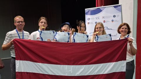 Četri Latvijas skolēni izcīna zelta medaļas Starptautiskajā angļu valodas olimpiādē