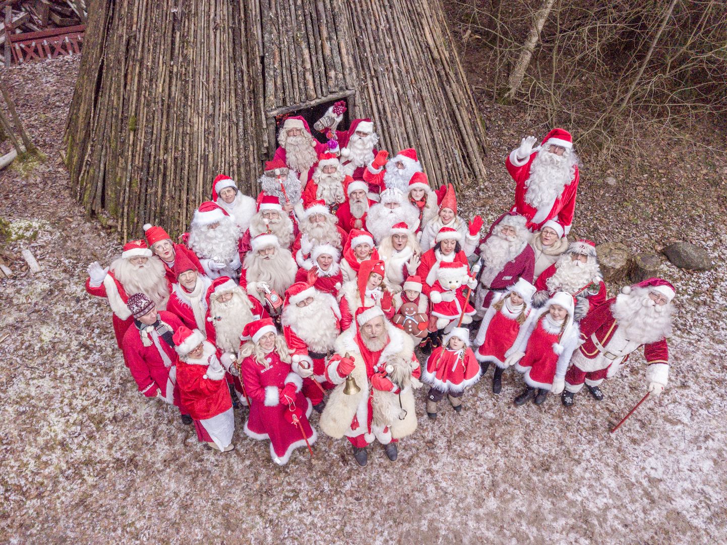 Jõuluvanad Eestis ei teadnud pikka aega, kus nende kodu asub. Nüüd on jõulutaatidel, päkapikkudel ja jõulumemmedel päris oma koht, Jõuluvana Korstna talu.
