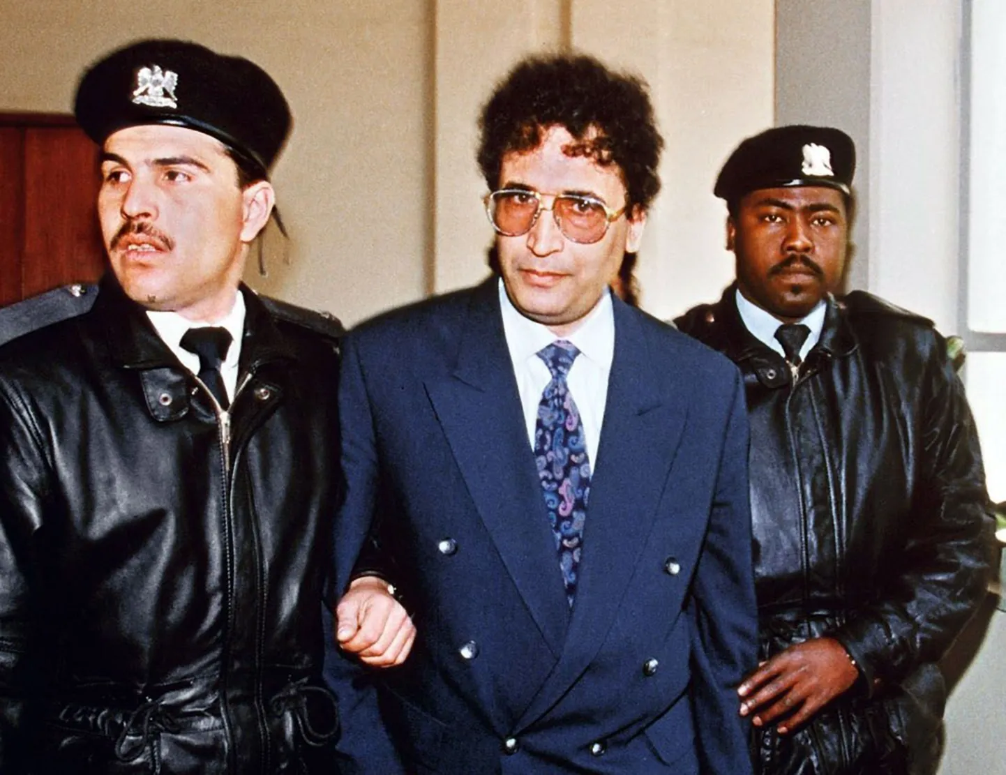 Abdelbaset Ali Mohmet al-Megrahi (keskel) 1992. aastal.