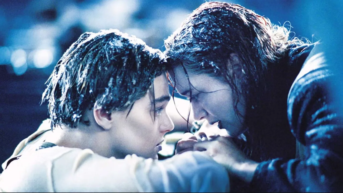 Armastajapaar keset jääkülma merd: Leonardo DiCaprio ja Kate Winslet filmis «Titanic».