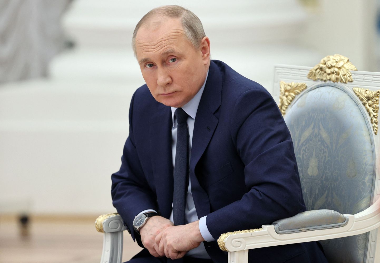 President Vladimir Putin osalemas initsiatiivi «Venemaa – võimaluste maa» koosolekul Kremli Katariina saalis 20. aprillil 2022.