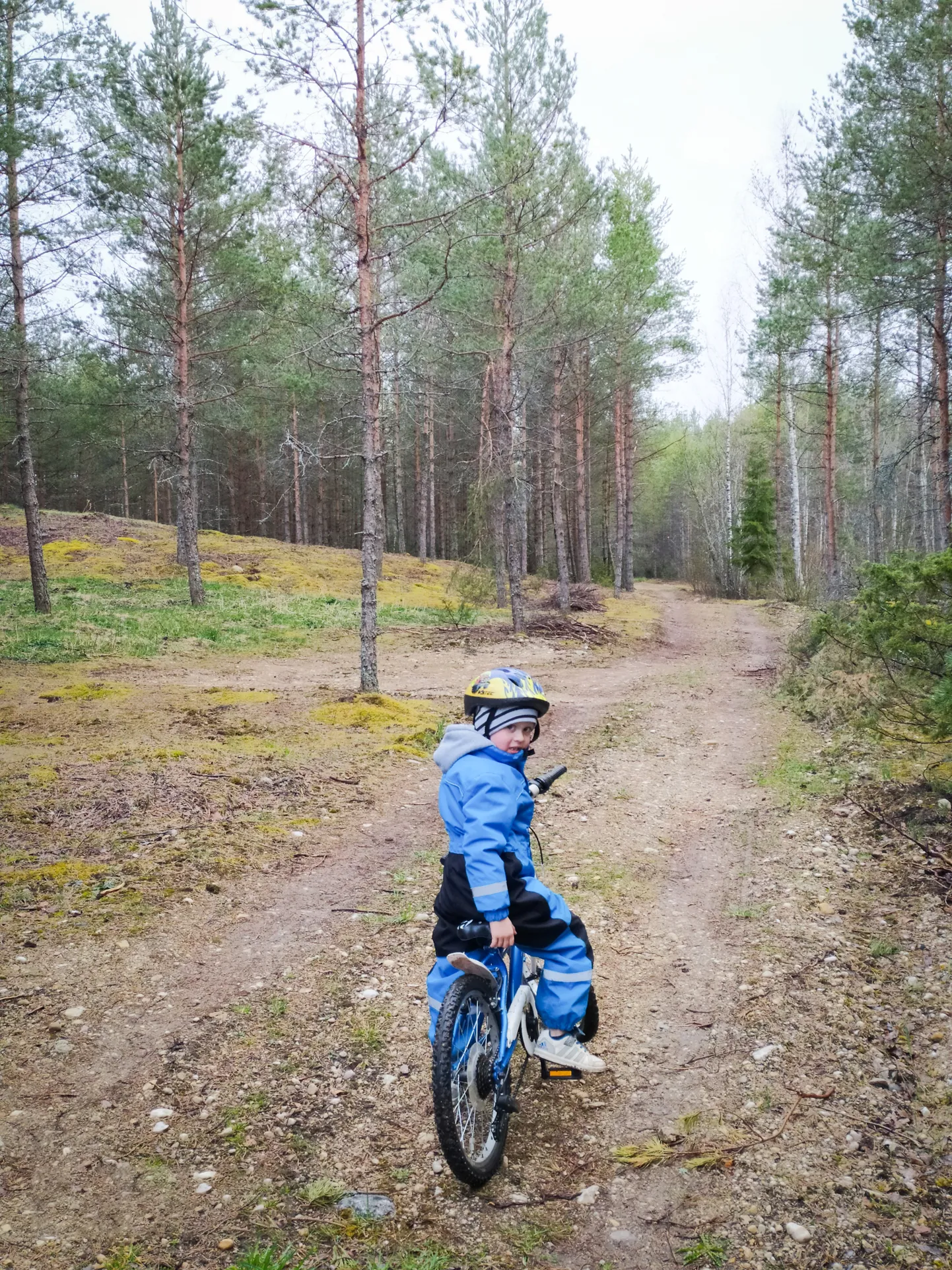 SÕIT KÄIB KA VIHMAGA: Tuulte Roosi lasteaia kasvandiku Reno Uustali jaoks ei ole halba ilma.