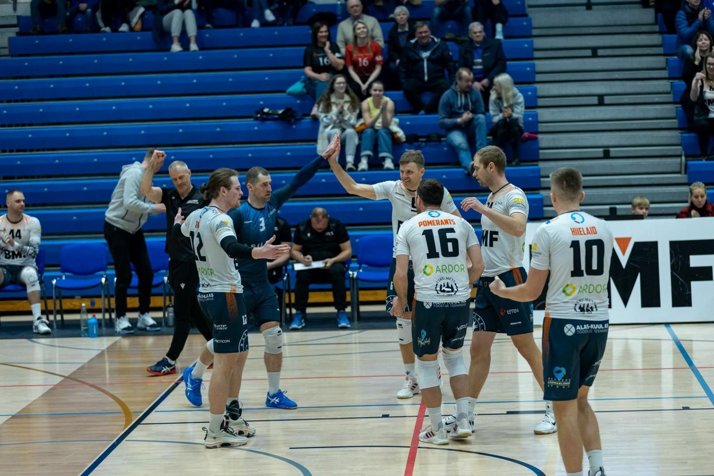 Rakvere Võrkpalliklubi edenes esiliiga sõelmängudel poolfinaali.