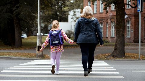 «KES EES, SEE MEES» ⟩ Tallinna koolikohtade määramine tekitab vanemates pahameelt: vaesed lapsed ja täielik absurd!