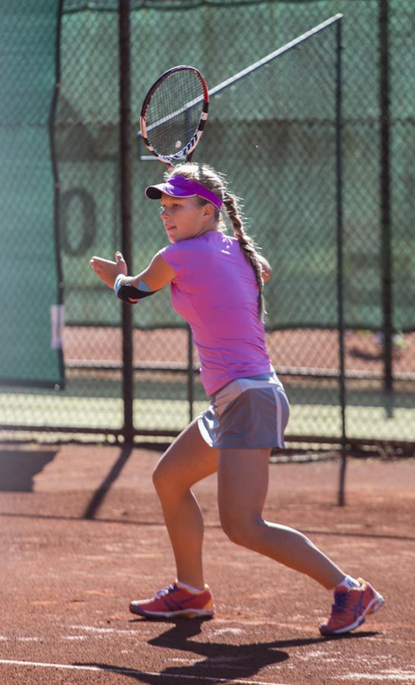 Viljandlannale Saara Oravale lõppes kodusel tenniseväljakul peetud rahvusvaheline noorteturniir üksikmängus poolfinaalis ja paarismängus jõudis ta finaalkohtumisele.