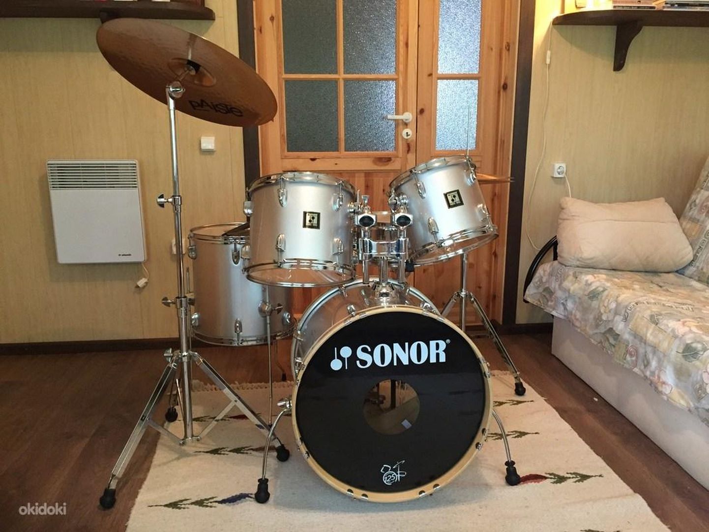 Trummar Jüri Levo on pannud oma trummikomplekti müüki.