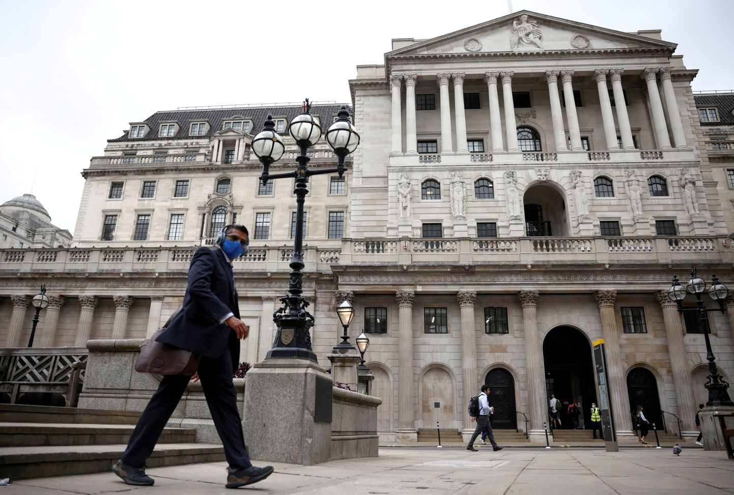 Briti keskpank plaanib anda pankadele vabad käed dividendide maksmiseks