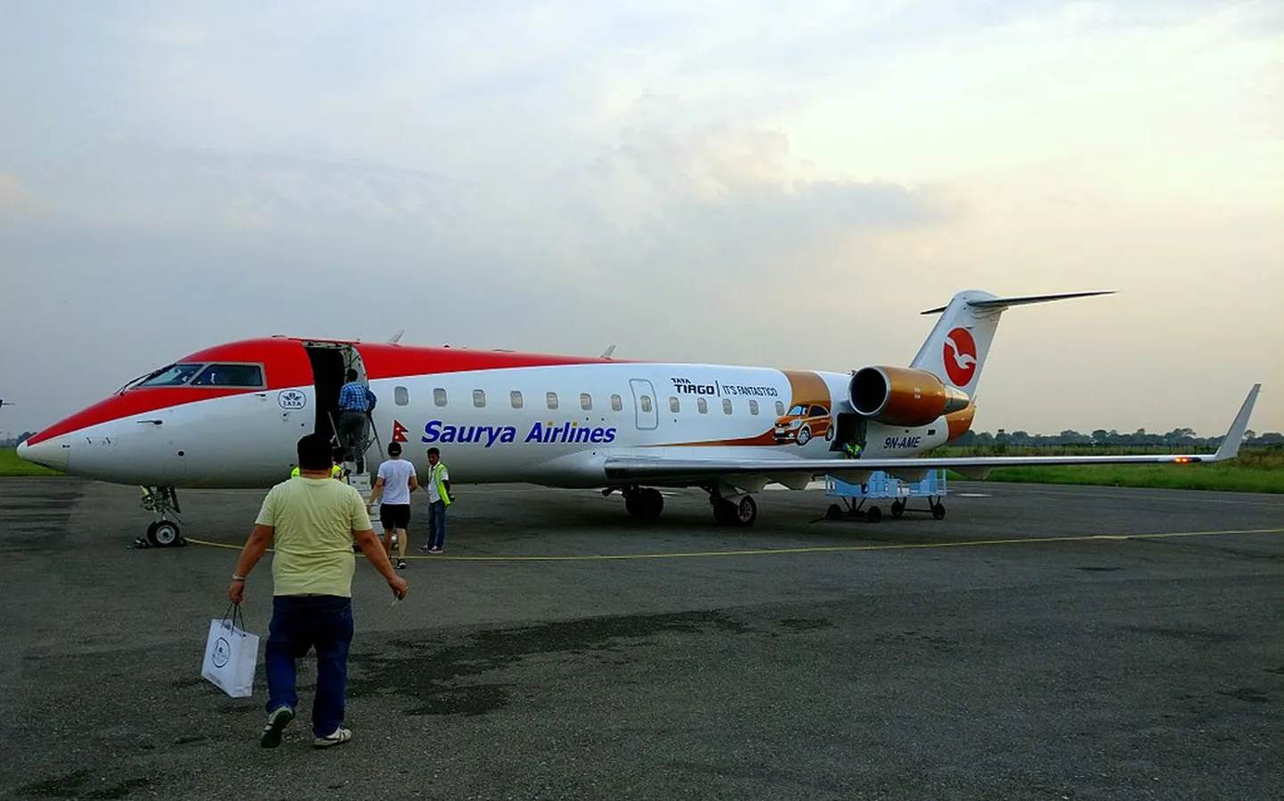 Saurya Airlinesi CRJ-200 registrinumbriga 9N-AME.