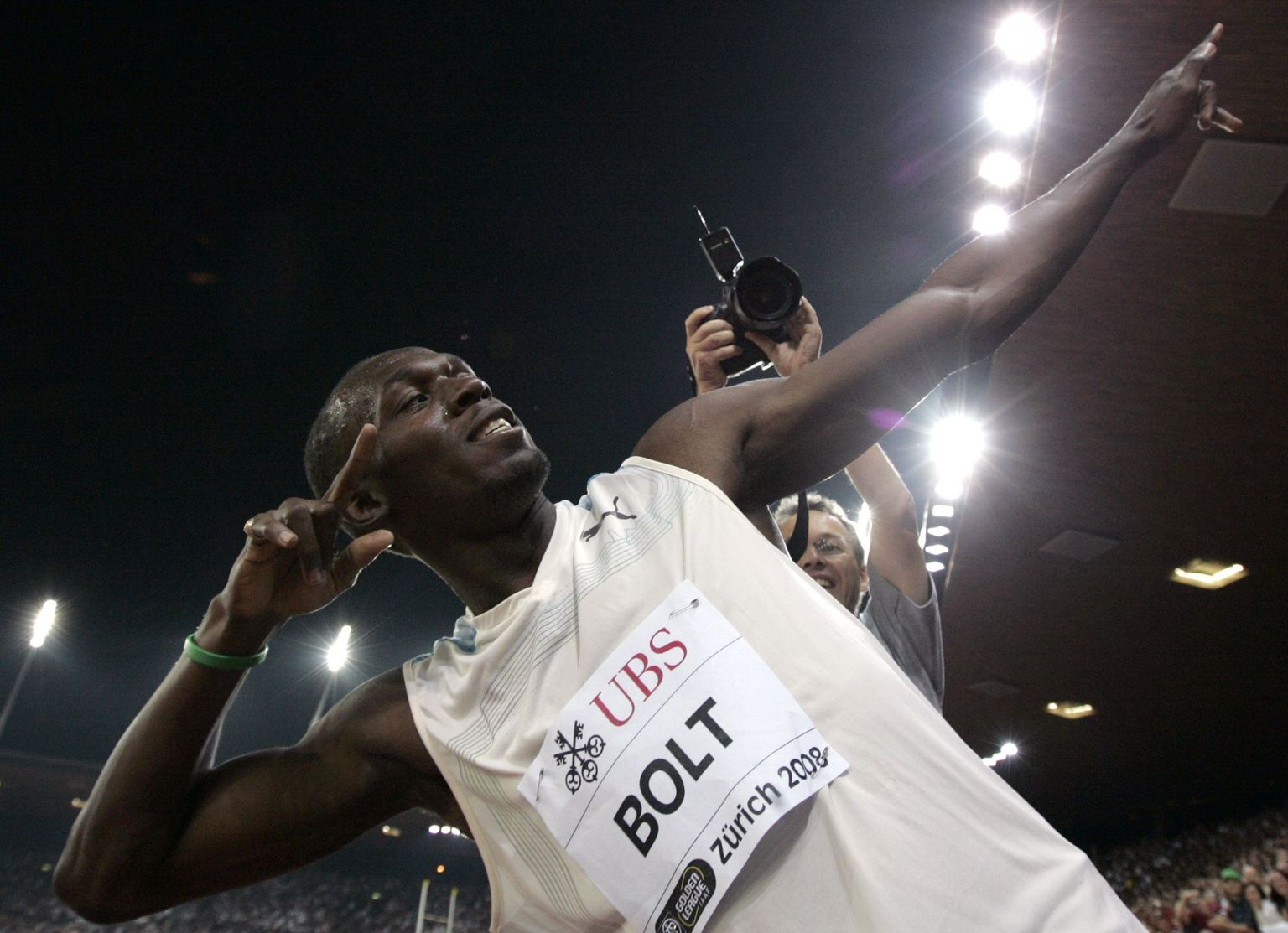 Jamaikalane Usain Bolt naudib edu laineharjal triivimist täiel rinnal, muu hulgas ka heategevusega.