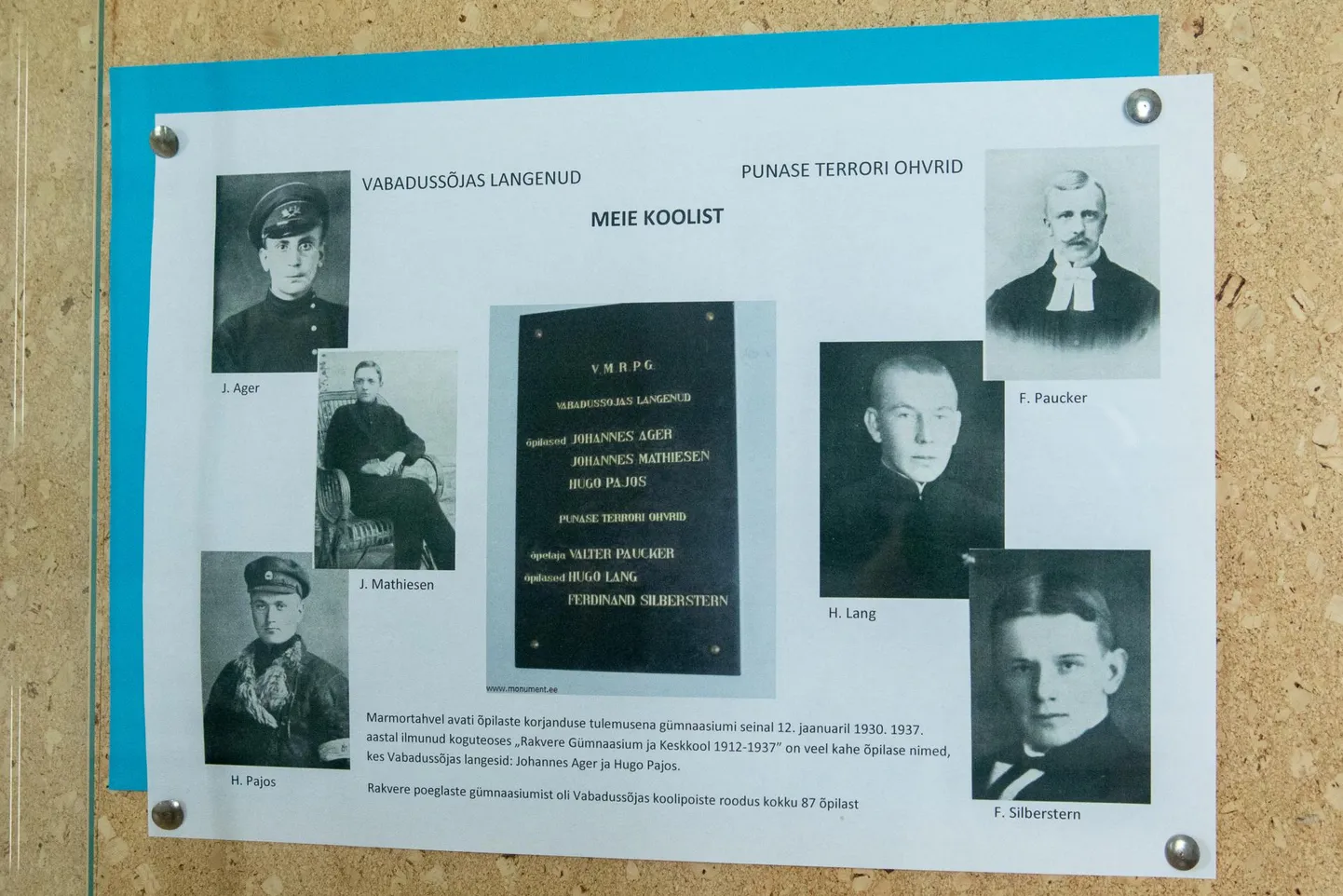 Rakvere gümnaasiumis on üleval koolipingist vabadussõtta läinud gümnaasiumipoistele pühendatud väljapanek.
