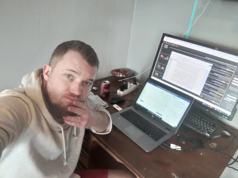 Mart Rauba on Virumaa Teatajas üsna värske ajakirjanik, polnud saanud toimetuseelu õieti mekkidagi, kui juba pidi kodukontorisse kolima.