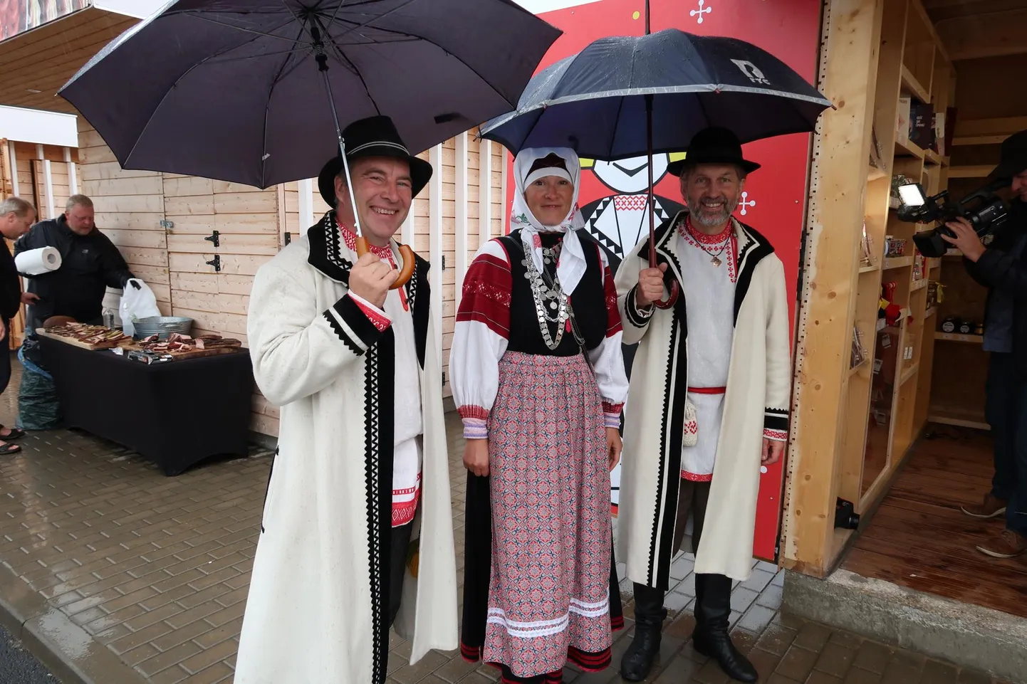Avamisel viibisid ka Setomaa vallavanem Raul Kudre (vasakult), Seto instituudi asjaajaja-projektijuht Helen Külvik ja Setomaa Liidu juht Margus Timmo.