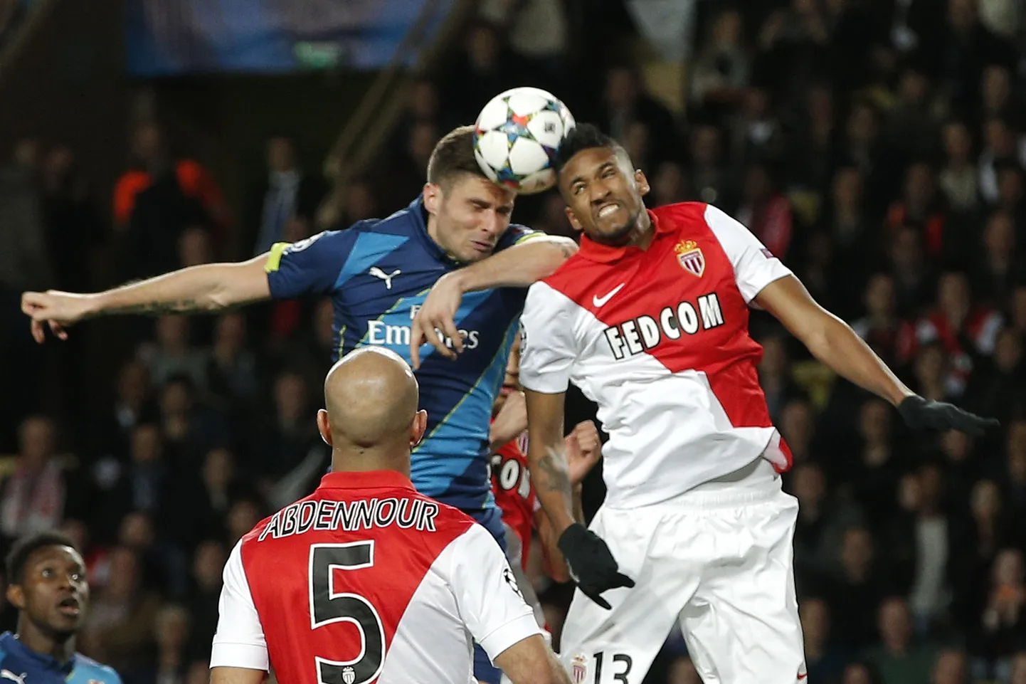Arsneali avavöärava autor Olivier Giroud (vasakul)