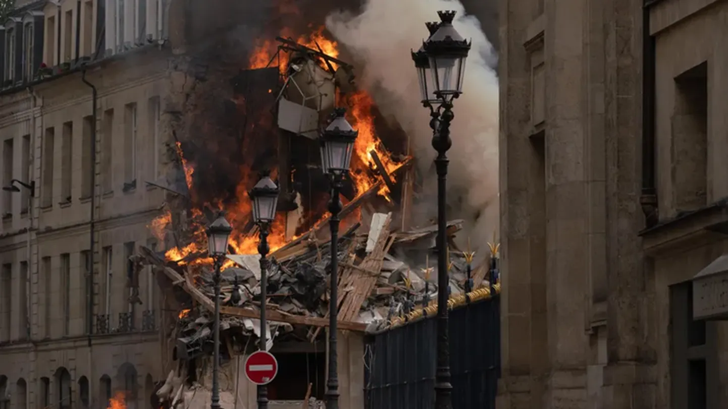 Взорвавшееся в Париже здание