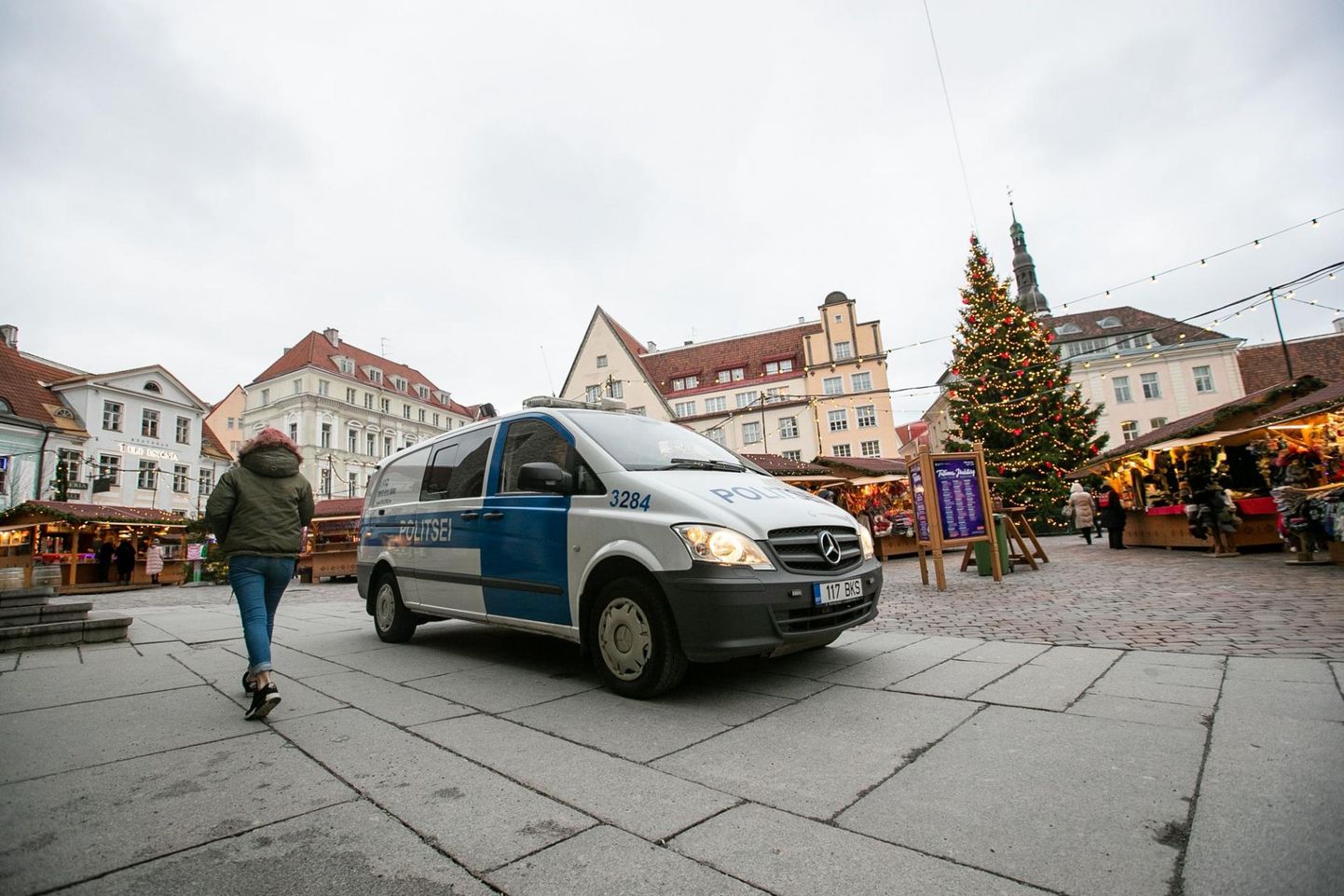 Strasbourgi terrorirünnaku järel suurendas politsei kohalolekut Tallinna jõuluturul.