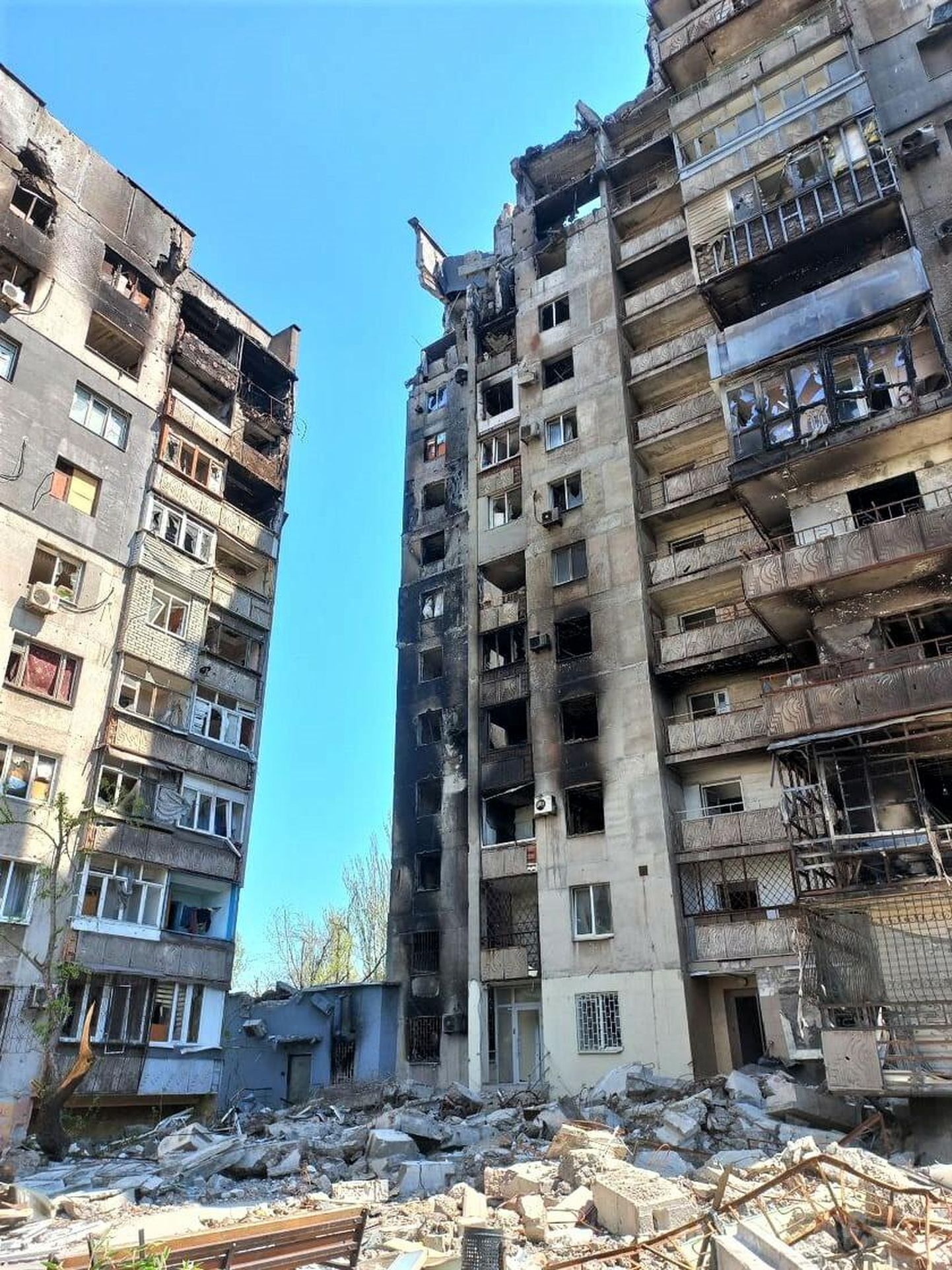 T. Ševtšenko 62, Mariupol. Darja Krutikova korter oli parempoolse maja teisel korrusel. Ääre peal. Põlenud.