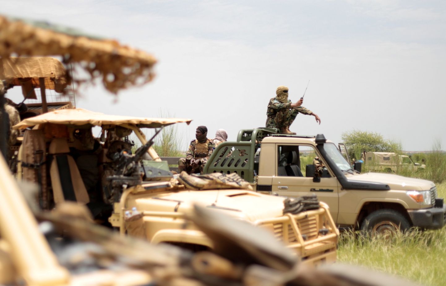 Mali sõdurid patrullimas.