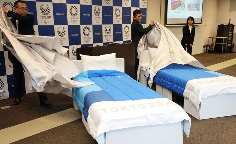2020. aasta Tokyo olümpiamängude olümpiakülas on sportlastele papist voodid.