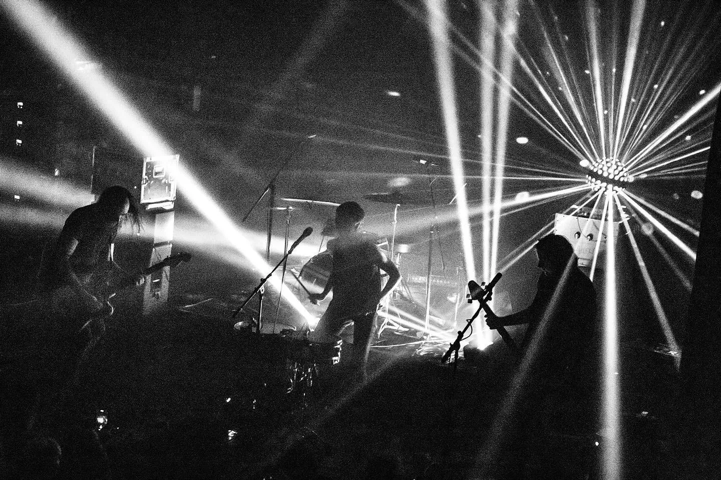 Kontrolli alt väljas: A Place To Bury Strangersi live.
