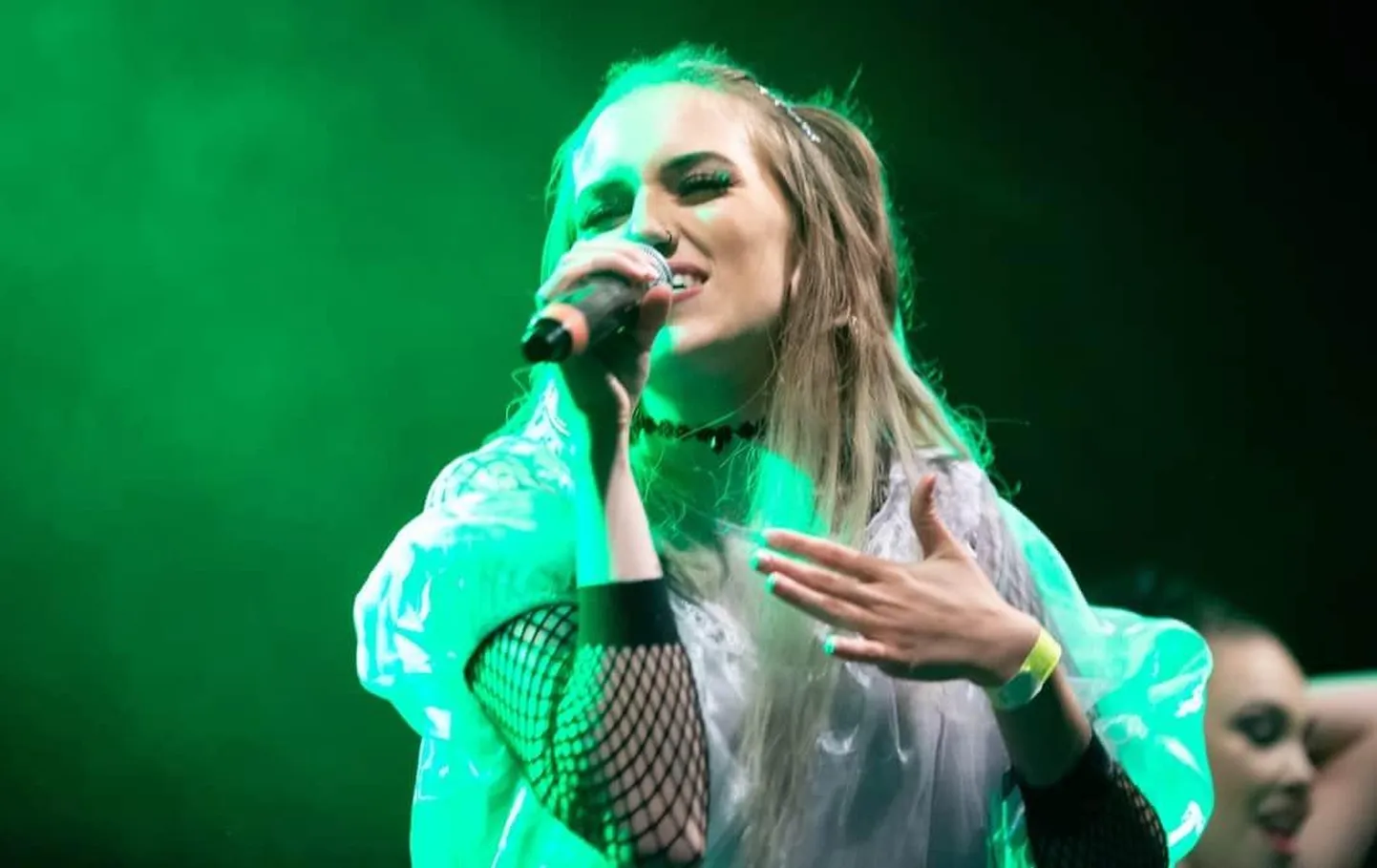 Laura-Ly Uussaar rääkis, et üks  fännidest lendas eelmise aasta jooksul mitu korda Eestisse nende kontserdile.