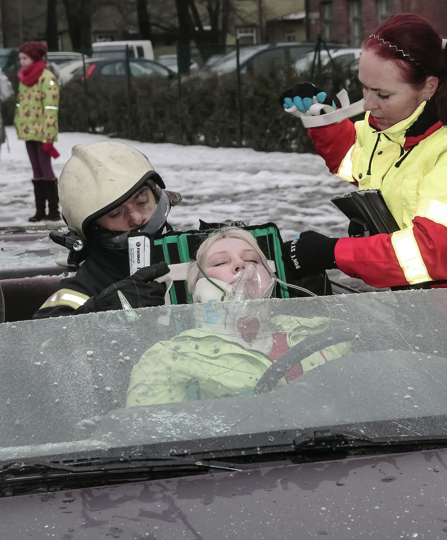 Päästjad tutvustasid Pärnu koolide kuuendikele ja seitsmendikele Euroopa 112 päeva puhul, kuidas käituda õnnetuse puhul ja aidata end ning teisi abi saabumiseni.