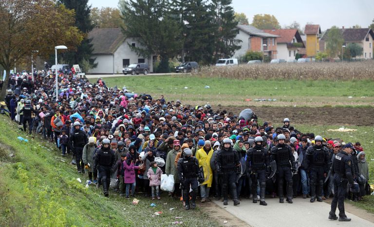 Horvaatiast tulnud migrantide mass Sloveenias 2015. aastal