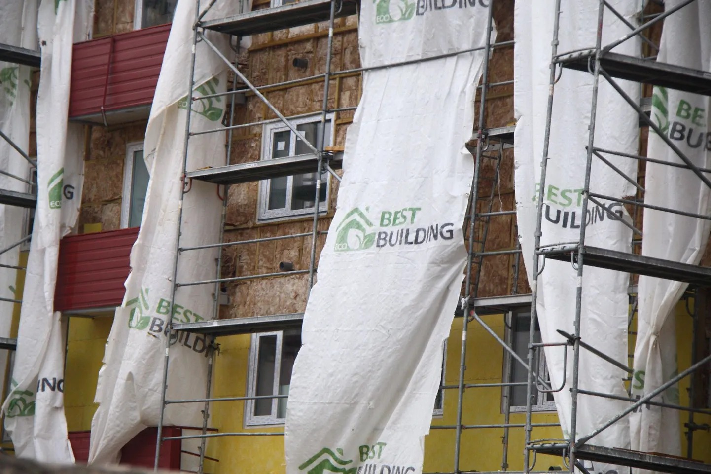 Best Buildingu pooleli jäänud tööd Vinnis.