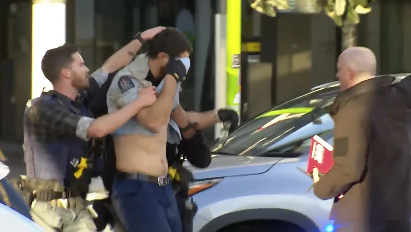 Aucklandi tulistamises sai vigastada ka politseinik