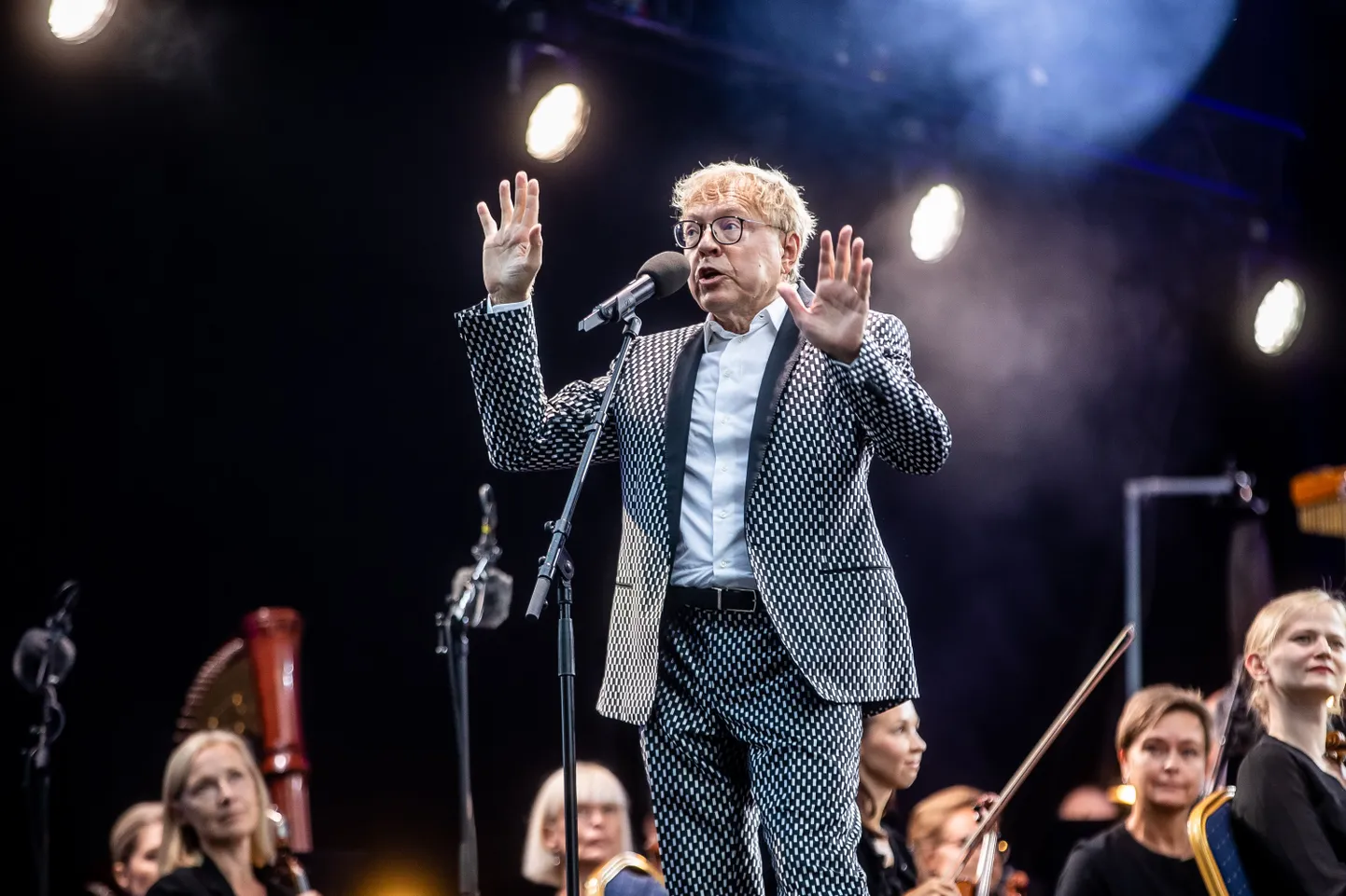 Rein Rannapi uued autorikontserdid on omamoodi jätkuks viis aastat tagasi toimunud ülimenukale kontserdile «50 aastat suurel laval»