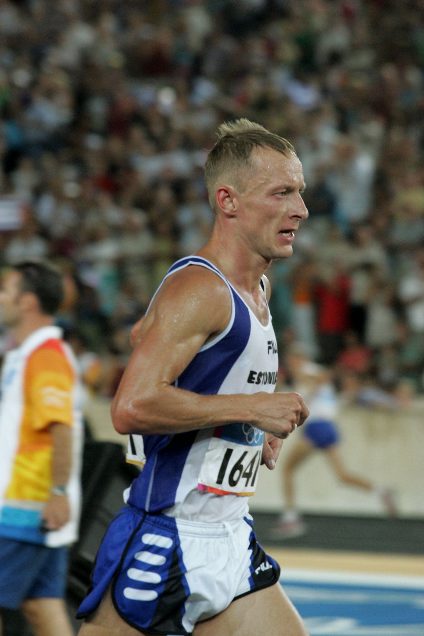 Pavel Loskutov jooksmas maratoni Ateena olümpiamängudel