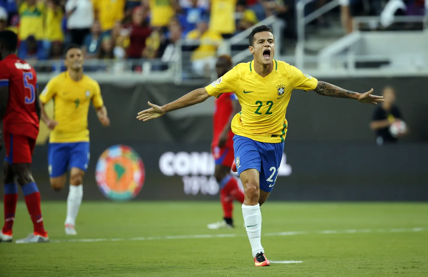 Philippe Coutinho (22) lõi koguni kolm väravat.