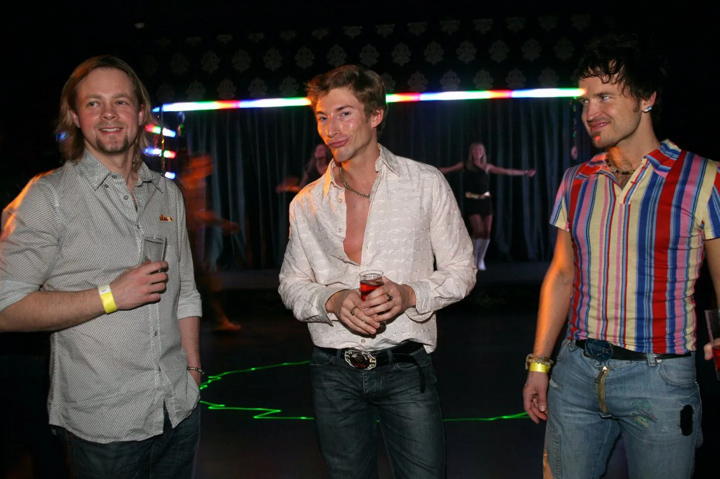 Elu24.ee ELU PIDU Terrariumis ja Oscar Luxis, 12. detsember 2008 - Strippar Marco (keskel)