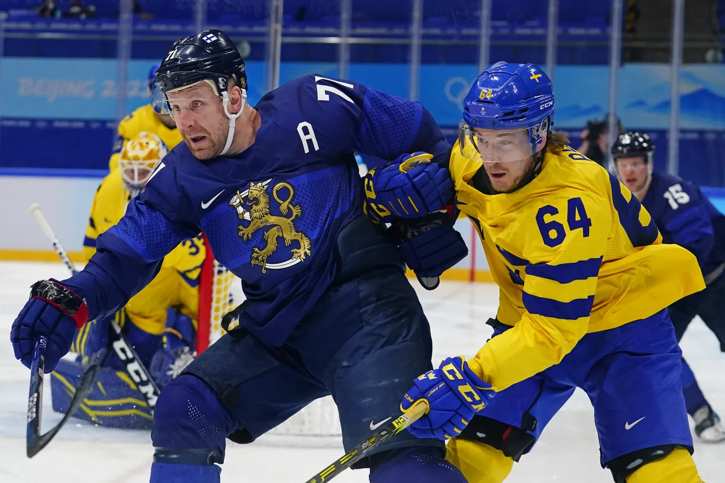 Leo Komarov (vasakul).