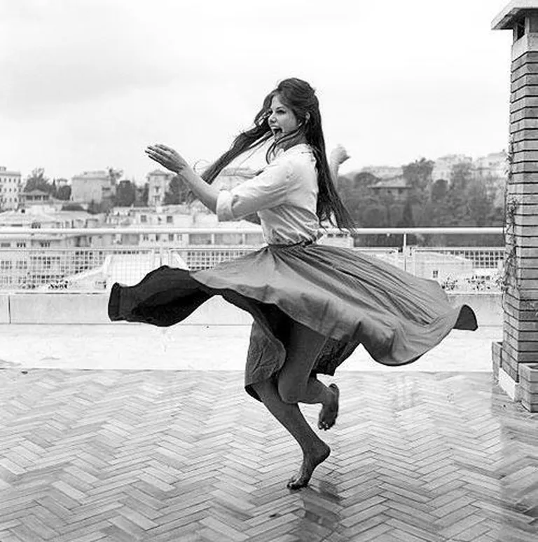 Claudia Cardinale 1959. aastal Rooma rõdul tantsimas