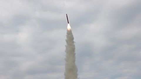 Põhja-Korea korraldas enne Trumpi Lõuna-Korea visiiti raketikatsetuse