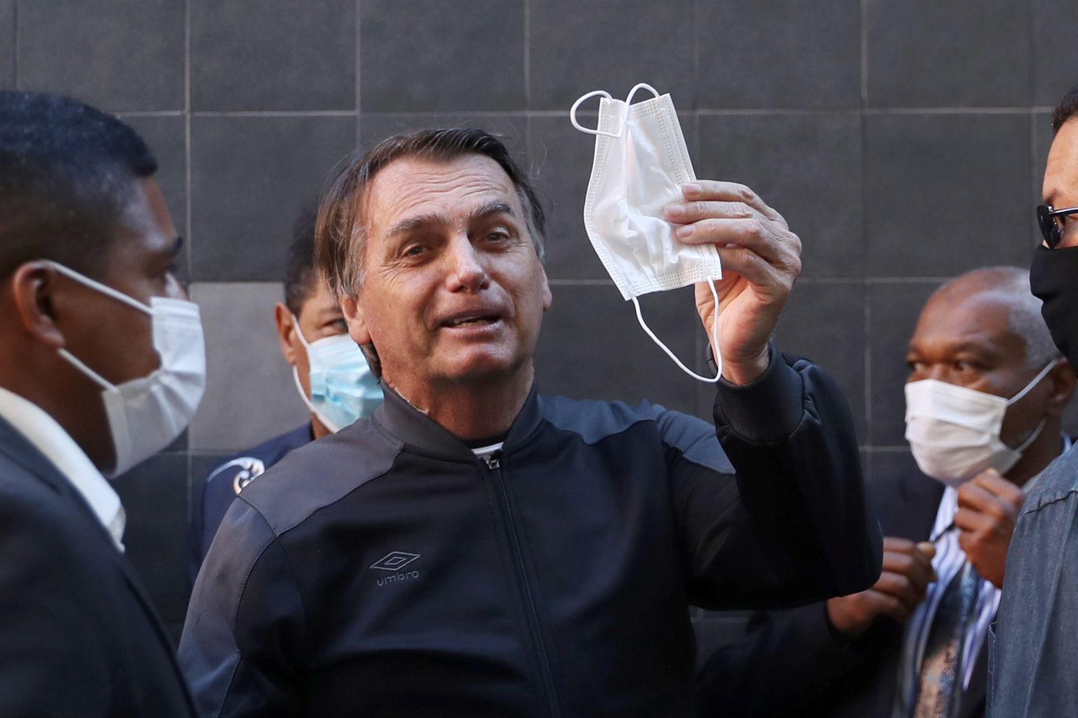 Bolsonaro sai soolesulguse järel haiglast välja