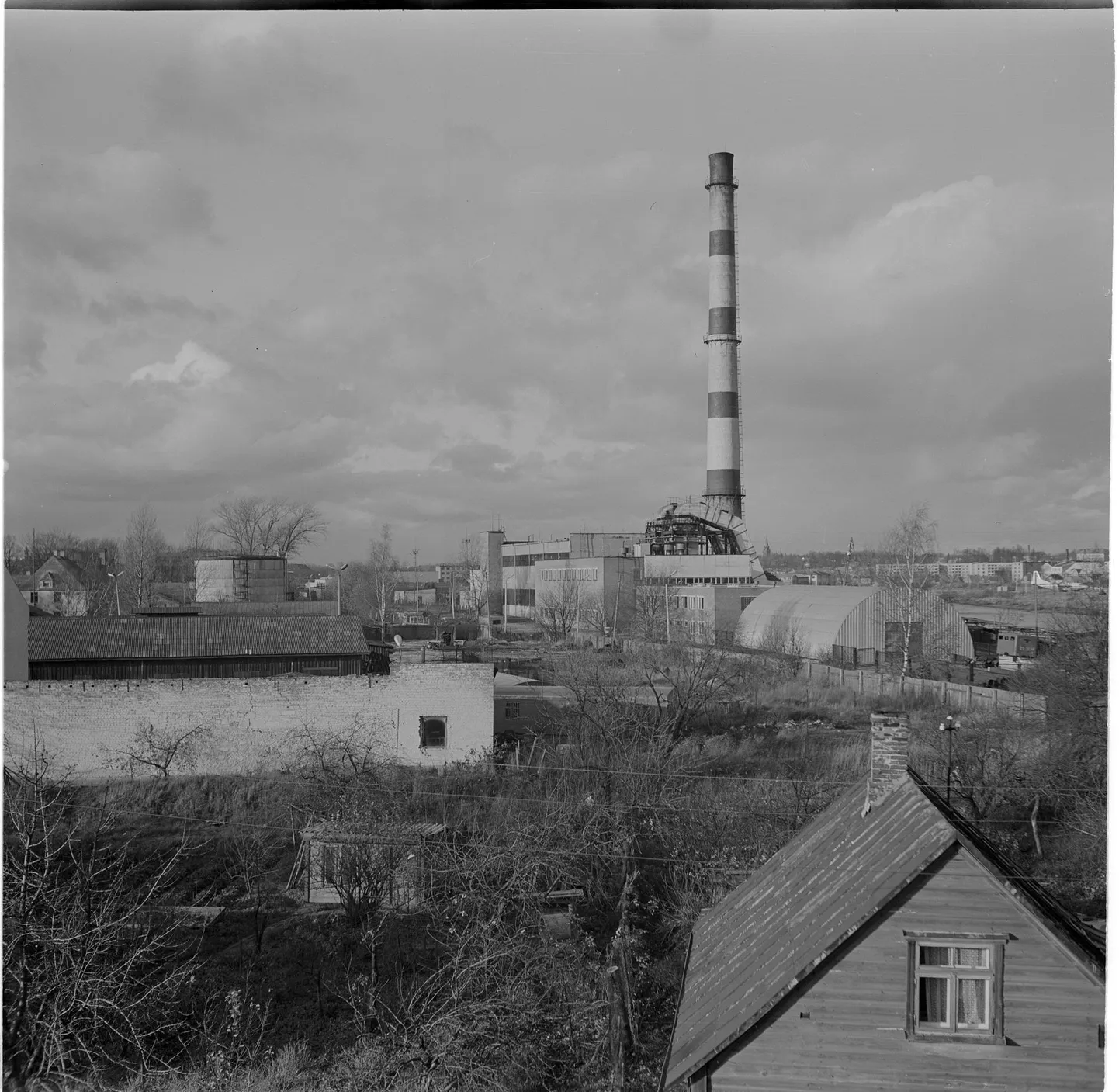 Fotol aastast 1985 on täie võimsusega tegutsenud keskkatlamaja Turu tänavas.