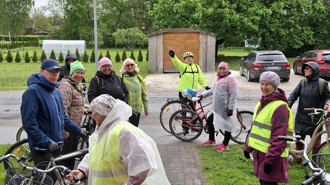 PILDID ⟩ Juubelimatk viis ratturid järve äärde kalale