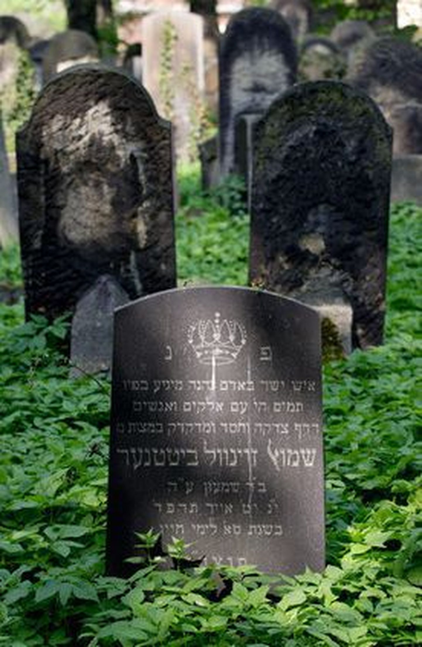 Oslos rüüstati juudi surnuaeda