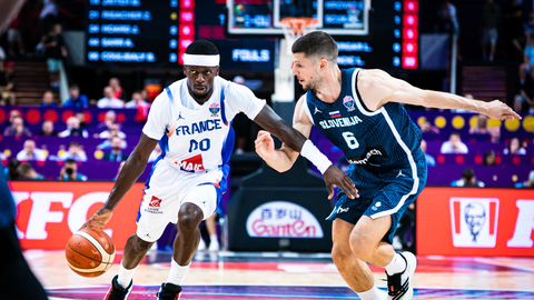 Francijas basketbolisti uzvar Slovēniju un rezultatīvo Dončiču