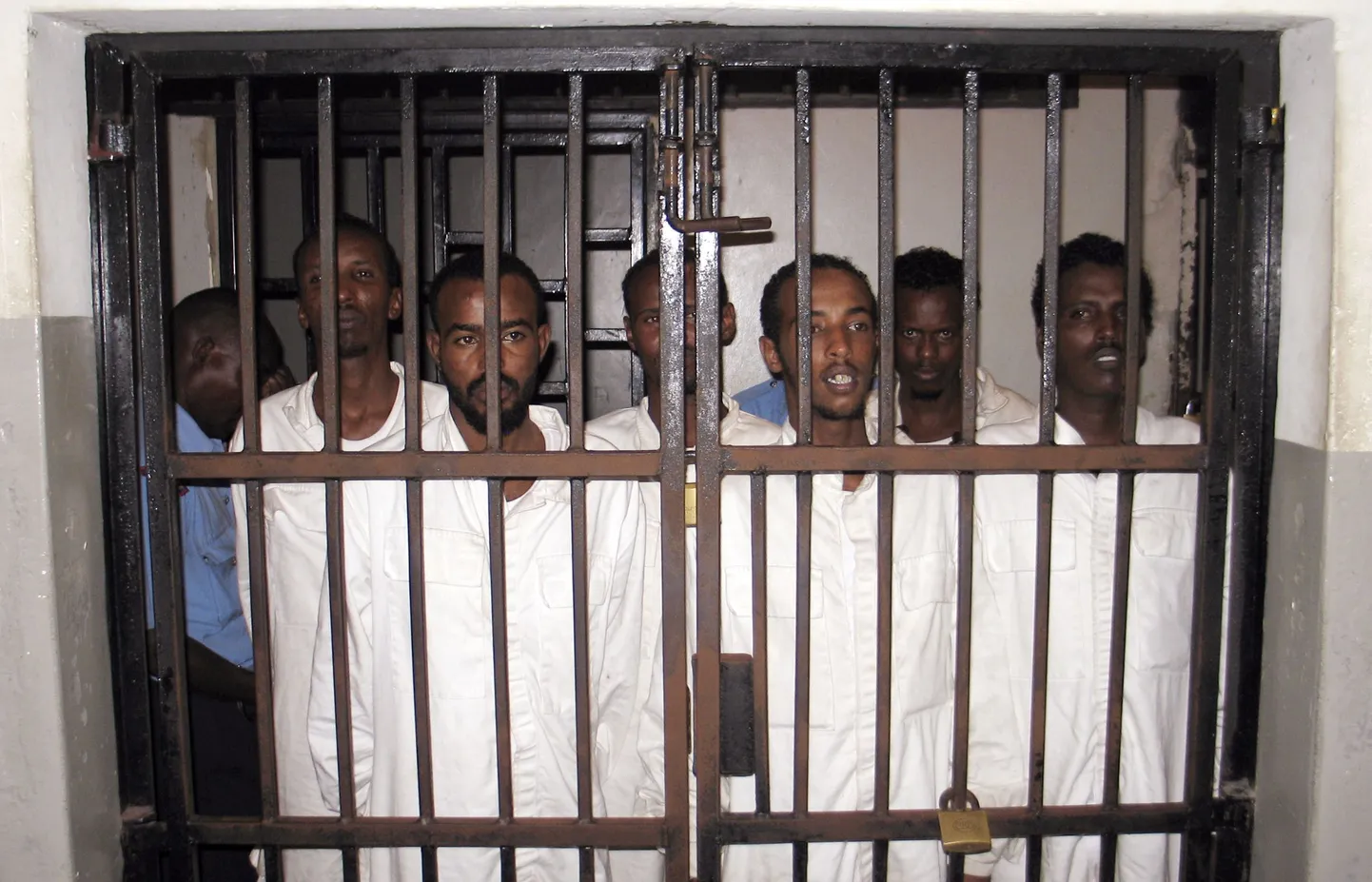 Сомалийские пираты, арестованные в апреле.