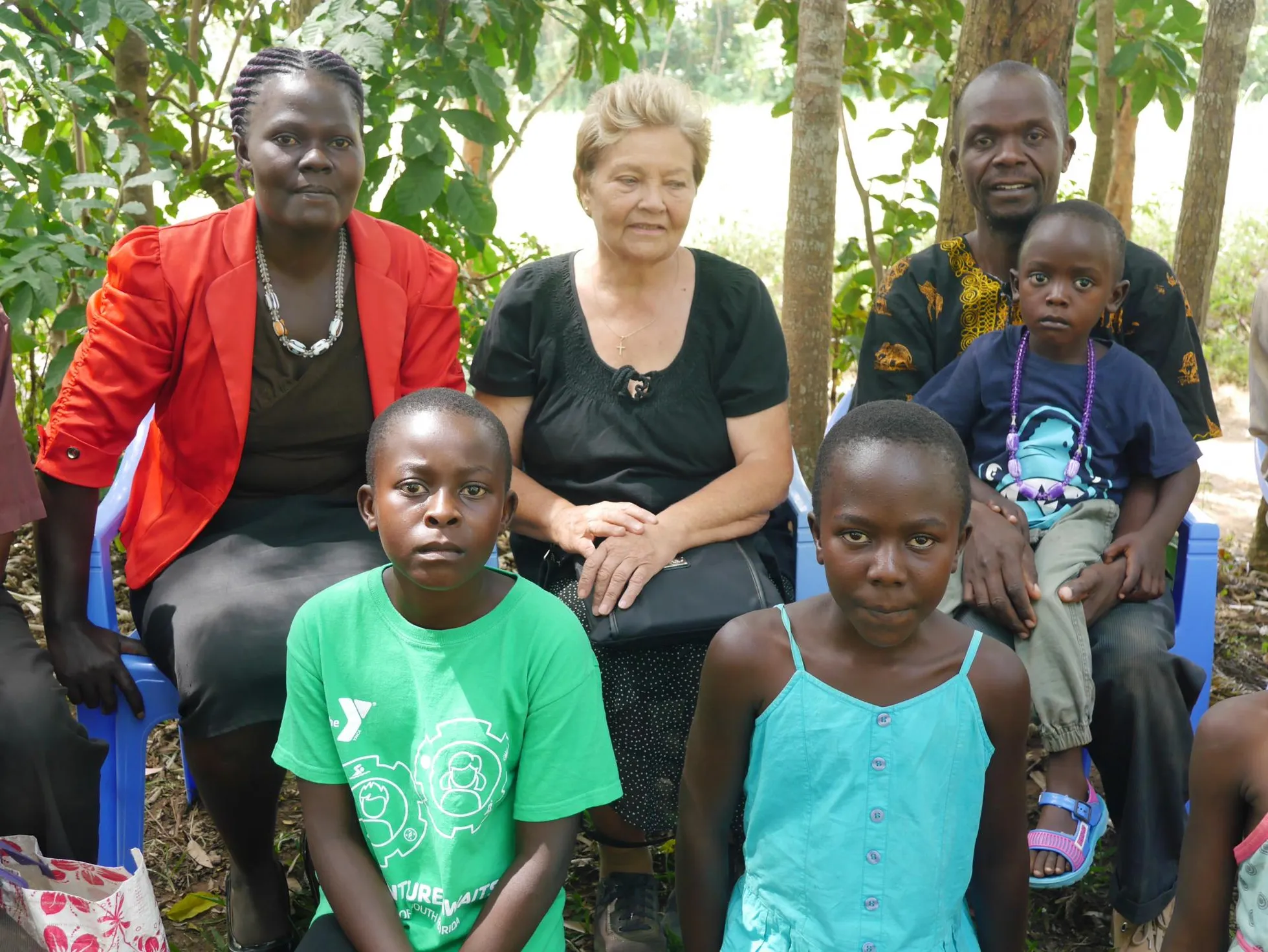 Proua Viive kiidab väga oma Keenia abilist Wycliffe (pildil koos perega), kes oli põllumajandust õppinud. «Kui küsisin, kui palju ta perre veel lapsi sünnib, siis ütles mees, et see on naise otsustada. Ta oli edumeelsete vaadetega,» meenutas Rosenberg.