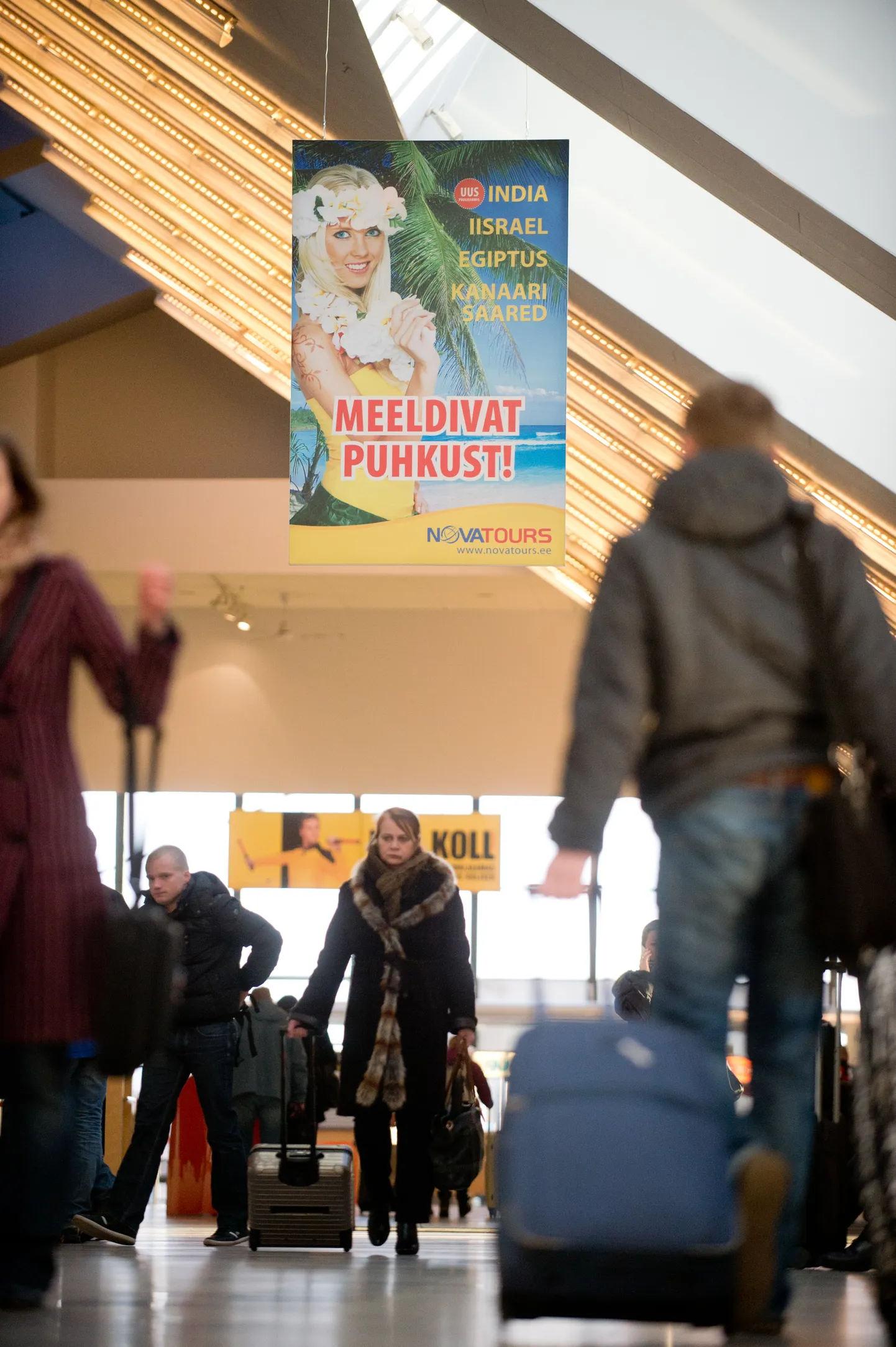 Novatoursi plakat Tallinna Lennujaamas.