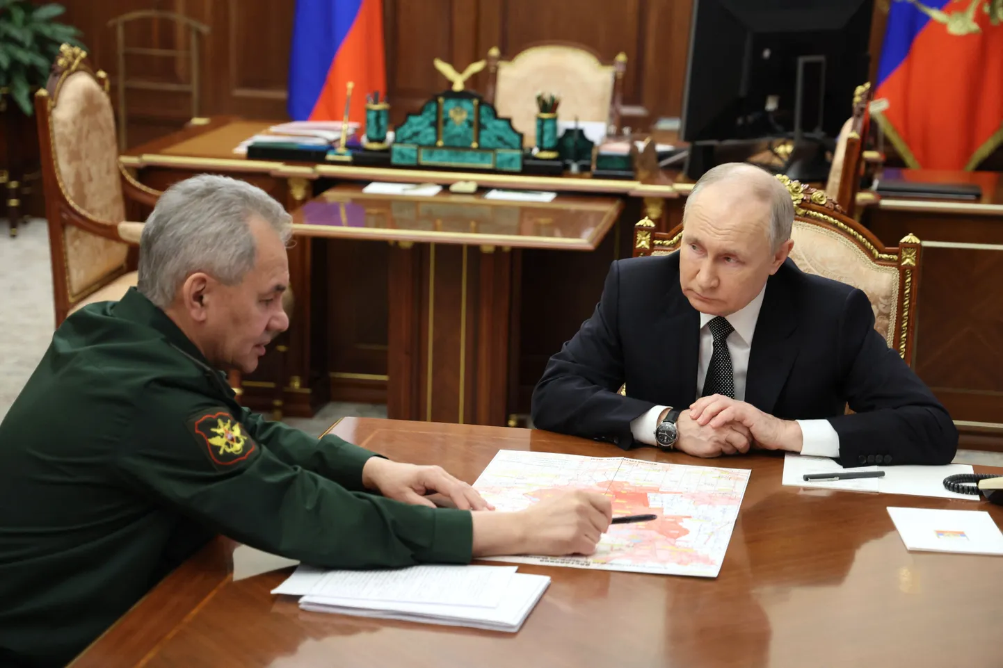 Военный преступники - диктатор Владимир Путин и Сергей Шойгу