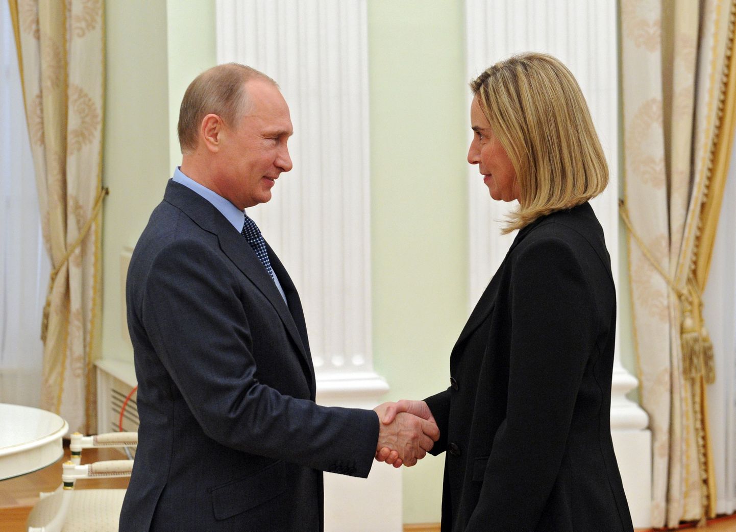 Vladimir Putin ja Federica Mogherini juulis Kremlis.