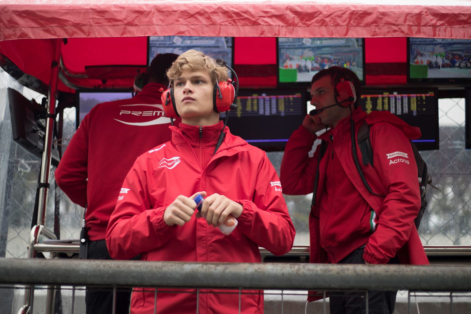 Ralf Aron jälgimas Austrias Red Bull Ringil toimuvat võidusõitu.
