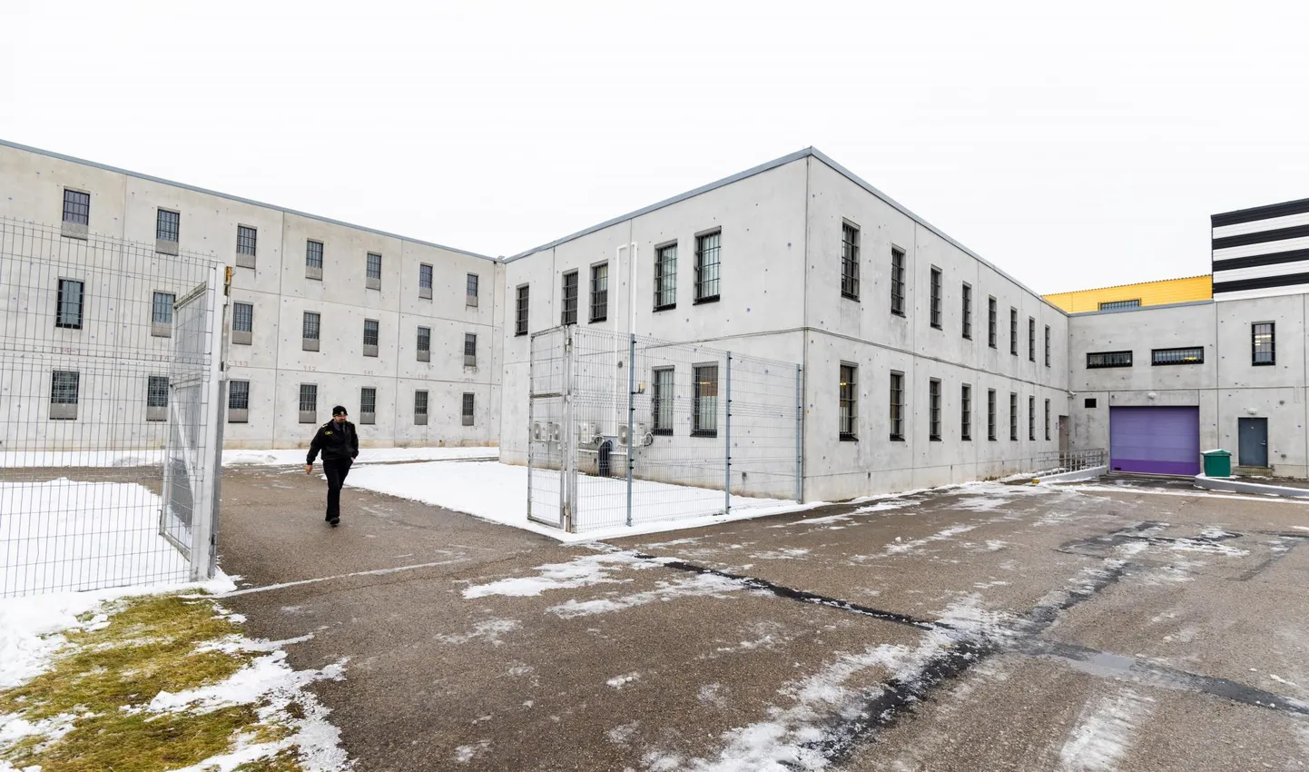 Vanglateenistuse juht Rait Kuuse tegi Tartu vangla tühjaks jäänud E-hoones möödunud aastast kokkuvõtte ja rääkis ka tulevikuplaanidest. Võimalik, et tulevikus elavad selles hoones mõne välisriigi vangid.