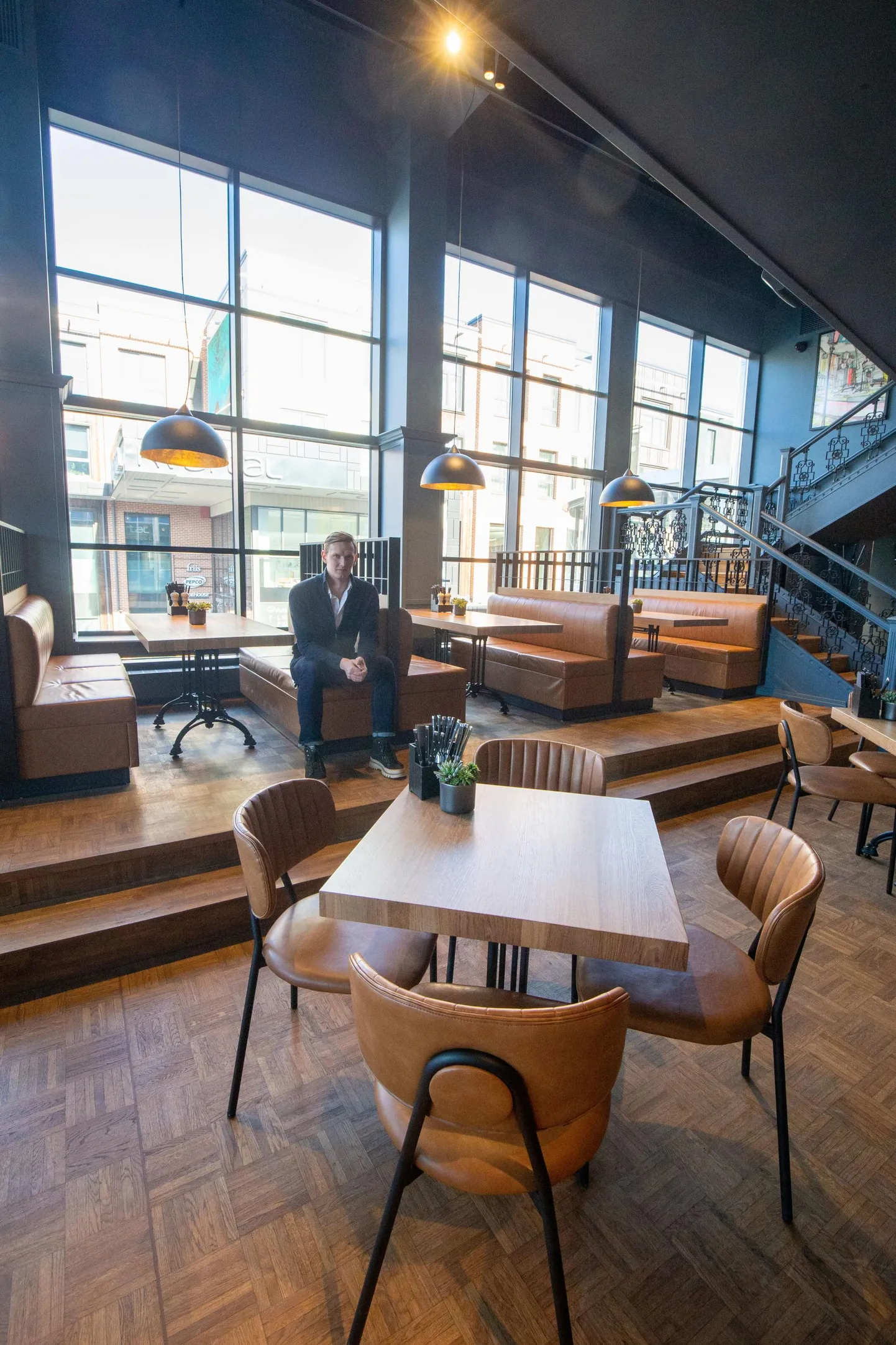 Mitme restorani omanik Henri Loodmaa avas koroonapandeemia ajal kaks uut toidukohta. Neist üks on restoran Humal, varem tegutses neis ruumes Big Ben.